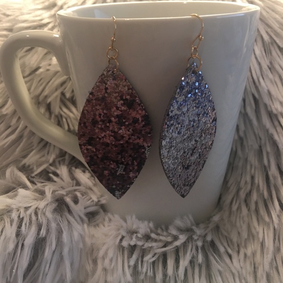 3/$20 gray silver glitter sparkle earrings - Picture 4 of 5